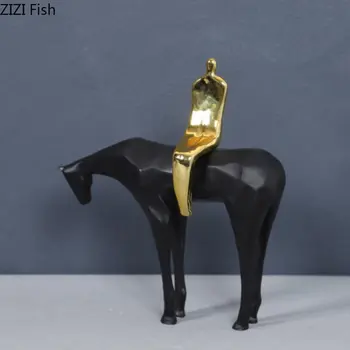 Скулптура на Златния конник под формата на конната фигура на Творчески Мебели Украса на масата на Статуята на абстрактен характер Модерен начало декор