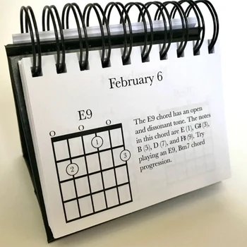Черен Календар Китарни Акорди Широко Прилагане на 2023 година, Дневен Календар, Лесно Четени Подарък Книга